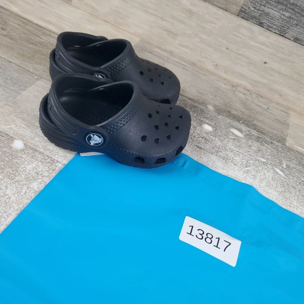 Crocs Classic Clogs Kids Sz 5 C5 Black Ankle Strap Round Toe Slip-On Shoes